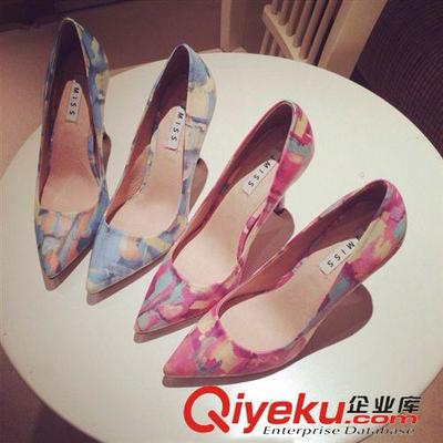 3月新款 2015廠家直銷春夏季細跟女鞋進口水染印花嫩粉尖頭淺口高跟單鞋圖片|3月新款 2015廠家直銷春夏季細跟女鞋進口水染印花嫩粉尖頭淺口高跟單鞋產(chǎn)品圖片由深圳市龍崗區(qū)三毛鞋業(yè)批發(fā)商行公司生產(chǎn)提供-